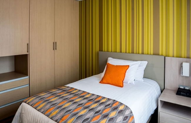 Hotel Plaza Suites - Photo 6