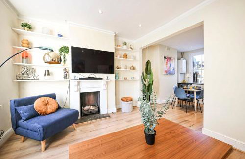 Modern 2BR Apartment for Contractors, Balcony & Fast Wi-Fi, W6 - Foto 35