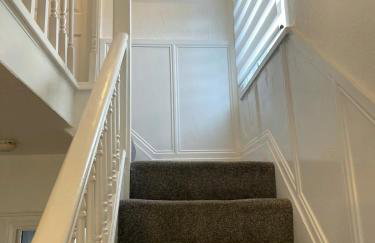 Lovely Spacious House Family & Contractor Friendly 3 Bedroom Near Leeds Centre Sleeps 8 - Foto 38