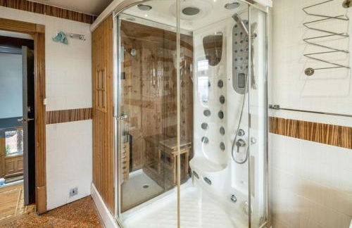 Huge 6 Beds House in Zone 2 London-MobileRateOffers-Families-Leisure-Parking-WiFi-PoolTable-Netflix-Sleeps15! - Foto 16