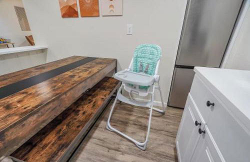 Quiet Basement Retreat | King Bed, Firepit, Yard - Foto 12