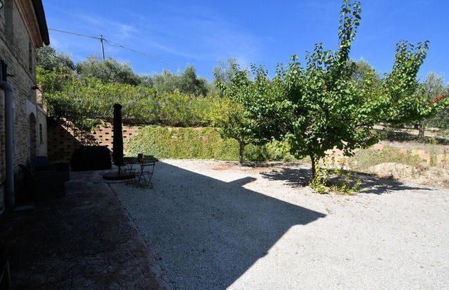 Charming 2-bed Apartment in Petritoli - Photo 5
