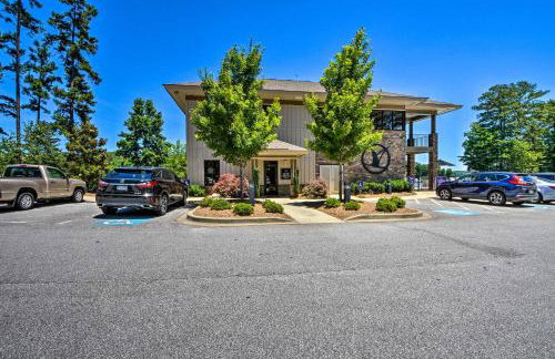 Resort-Style Condo with Balcony on Lake Keowee - Foto 41