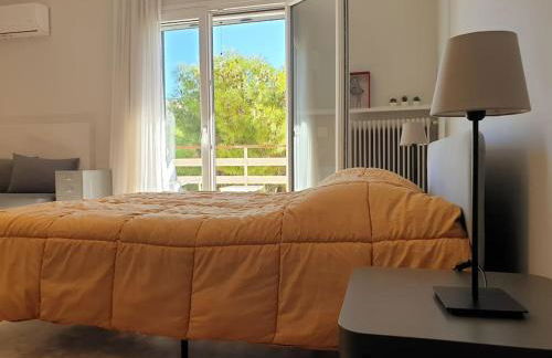 Rooftop Studio Apt - 5 Min Walk to Holargos Metro - Foto 1