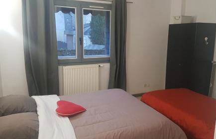 Appart simple entier 1 ch à ch-gontier 1er ou 2eme étage - Photo 1