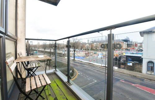 Cardiff Bay Retreat Sleeps 4 Parking - Pass the Keys - Foto 4