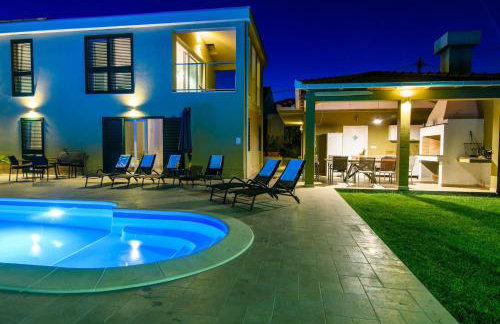 Luxury Villa With Heated Pool, Terrace, and Outdoor Amenities for Relaxation - Foto 28