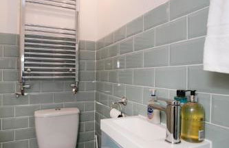 Large 4 Bed House - Long Stays Welcome - Smart TVs in Each Bedroom - Parking - Wifi - Foto 32