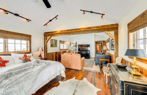 The Barn at Dancing Deer Ranch in Bedford - Photo 18