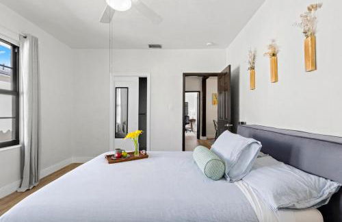 Cozy 2BR Next to Design District & Free Parking - Photo 2