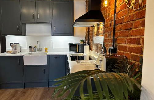 Urban Chic- Stylish Flat in the Heart of St Albans - Photo 15