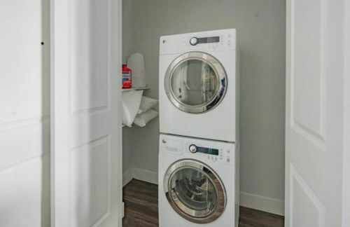 Stylish 1BD - Pool, Gym, Parking, W-D - Sleeps 4 - Foto 24