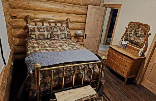 Moose Mtn Lodge/Luxury Cabin/Hot Tub/Fireplace - Foto 13