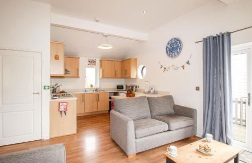 Beside the Sea - Photo 7