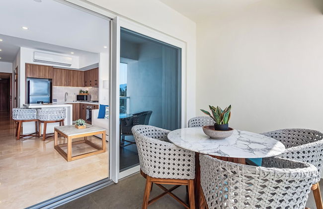 Oceanfront 1BR with Balcony & Pool - Foto 13