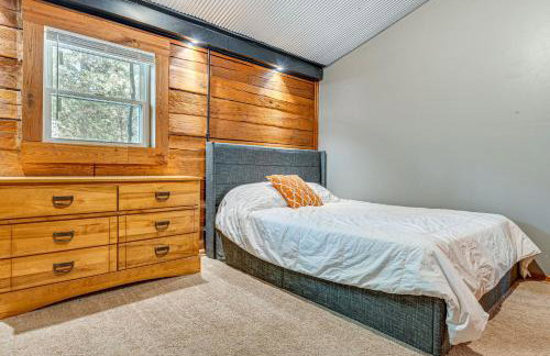 Lake Escape with Hot Tub and Docks in Hope! - Foto 21