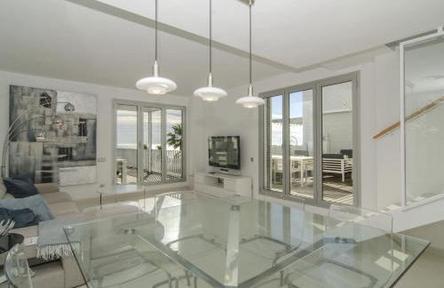 Duplex vistas mar con piscina - Photo 14