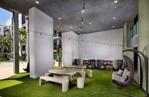 Luxe Deco Haven with Pool, Gym & Parking Close to Disneyland - Foto 15