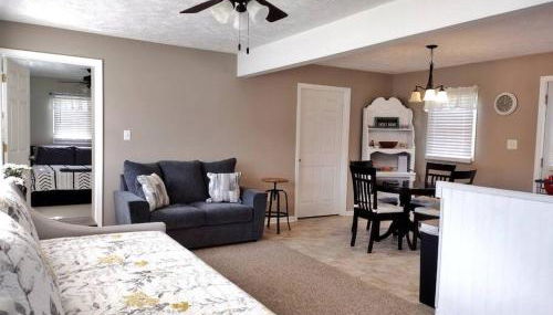 Backwoods Guesthouse Near VIR - Foto 1