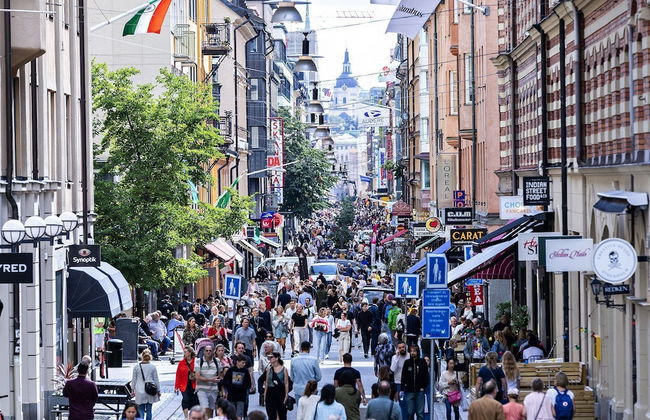 Apartment Sleeps 4 Near Shopping Street - Photo 8