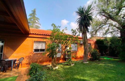 Precioso chalet próximo a Sevilla con jardín y piscina privada 8 personas Wifi gratis 2 salones 4 dormitorios 2 baños - Foto 14