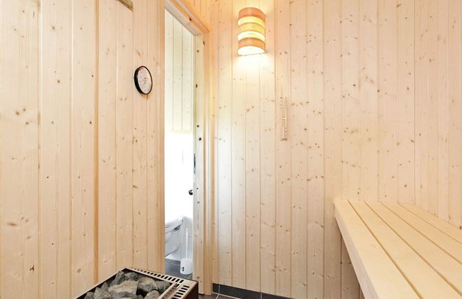 Pretty Holiday Home With View - Photo 10