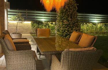 Villa ELi - Luxury Nature Getaway - Strategically located for Beach Exploration - Onsite Power for Electric Vehicle - Foto 57