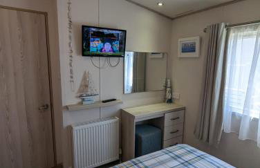 Beautifully presented beachcomber holiday home sited on the Durdle Door holiday park within a few minutes walk from the path that leads to the famous Durdle Door arch and Lulworth cove - Foto 19
