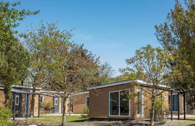 Chalet in Vrouwenpolder Near Banjaard Beach - Photo 1