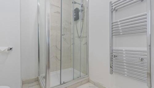 Coulsdon Luxe - Sleeps 3 - Near Station - Foto 3