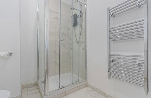 Coulsdon Luxe - Sleeps 3 - Near Station - Foto 3