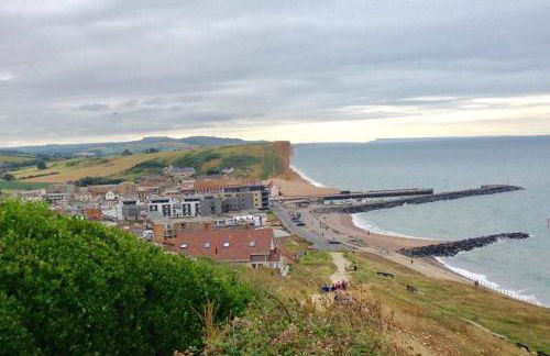 Entire Ground Floor Apartment - West Bay - Photo 14