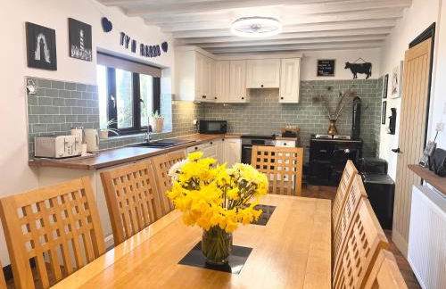 Ty'n Rardd Farmhouse Mountain Views, Secure Garden - Photo 69