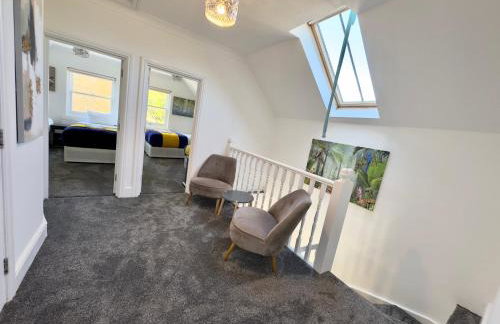 Spacious 3-Bed Home with Garden, Private Parking, Smart Tv's, Fast Wi-Fi - Photo 42