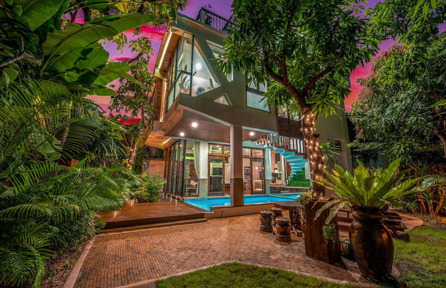 Villa Eternal, Private Pool, 3 Floors & Rooftop Terrace - Photo 1