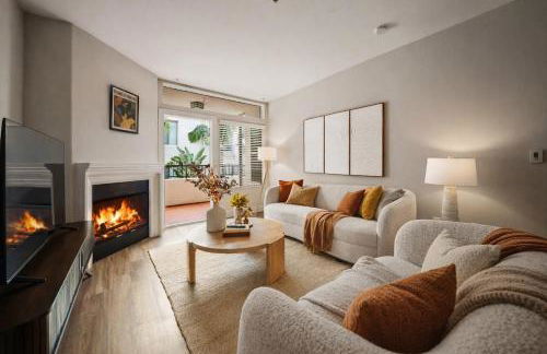 Promo Casa Miel Heart of Westwood Luxury Condo - Photo 1