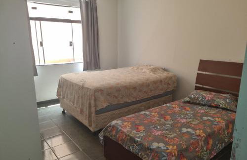 Casa com dois quartos,dois banheiros,sendo um, uma suíte,sala de estar cozinha e garagem - Foto 17