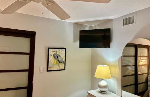 Belair Lane condo community pool managed by Sky Run Naples - Foto 17