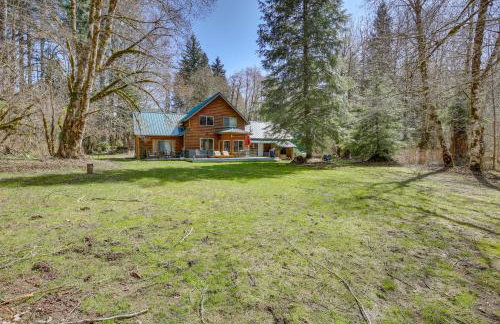 Peaceful Rhododendron Cabin with Fire Pit and Hot Tub! - Foto 33