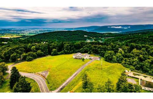 Sprawling 9 BR Mountaintop Oasis with BlueRidge Views - Foto 13