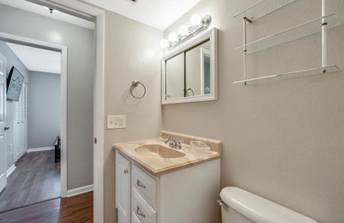 Exquisite Retreat with Heated Pool for 14 Guests, Pool Table Paradise! - Foto 45