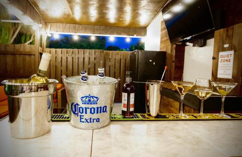 Private Heated Pool Oasis Pet-Friendly Retreat Short or long Stays Sleeps 2-8 Ppl - Photo 42