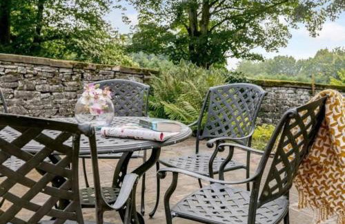 North Lodge - 17th Century Gate Cottage at Hassop Hall - Photo 15