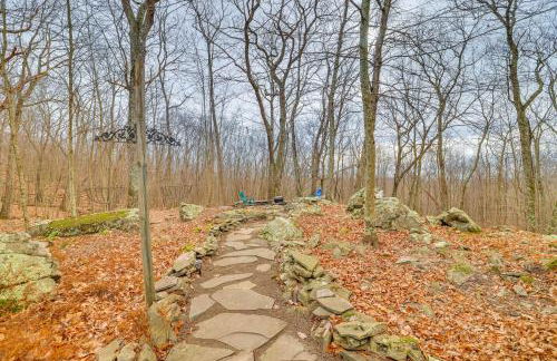 Deck and Forest Views Secluded Cresco Cabin! - Foto 25