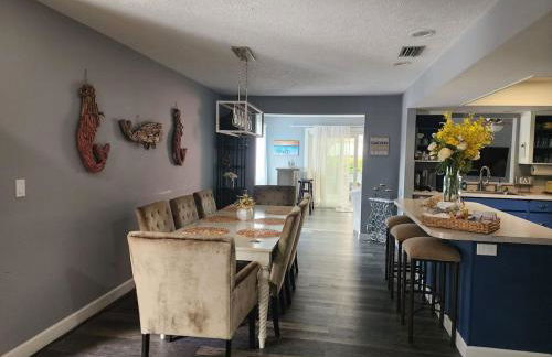 Blue Heaven in the Heart of Stuart Heat salt pool - Foto 29