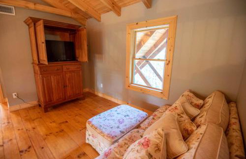 Blue Ridge Mountain Log Cabin - Views - Fireplace - River Access! - Photo 25