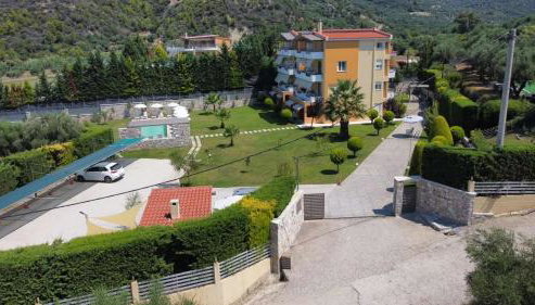 Alex House - Photo 3, Garden