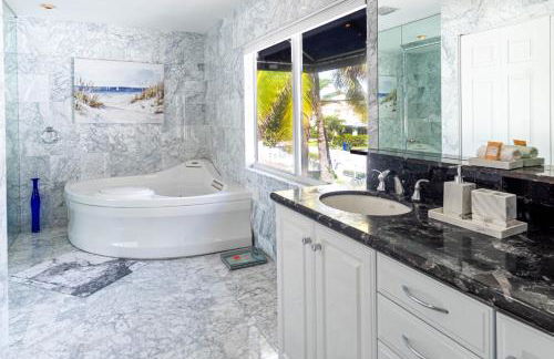 Oceana Blue / Beach Front / Pool / Bar / Relax - Foto 45