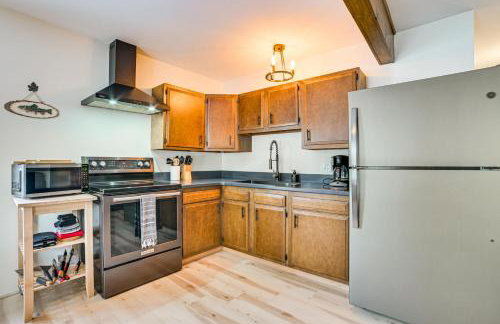 Roscommon Chalet with Hot Tub Near Higgins Lake! - Foto 7