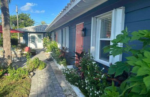 New & Blue - 2 blocks to the beach - Photo 22